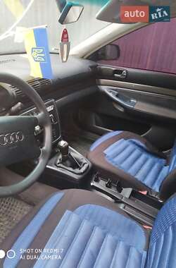 Седан Audi A4 1997 в Сваляве