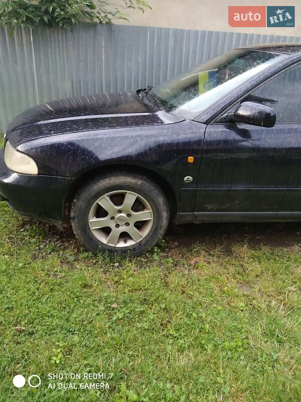 Седан Audi A4 1997 в Сваляве