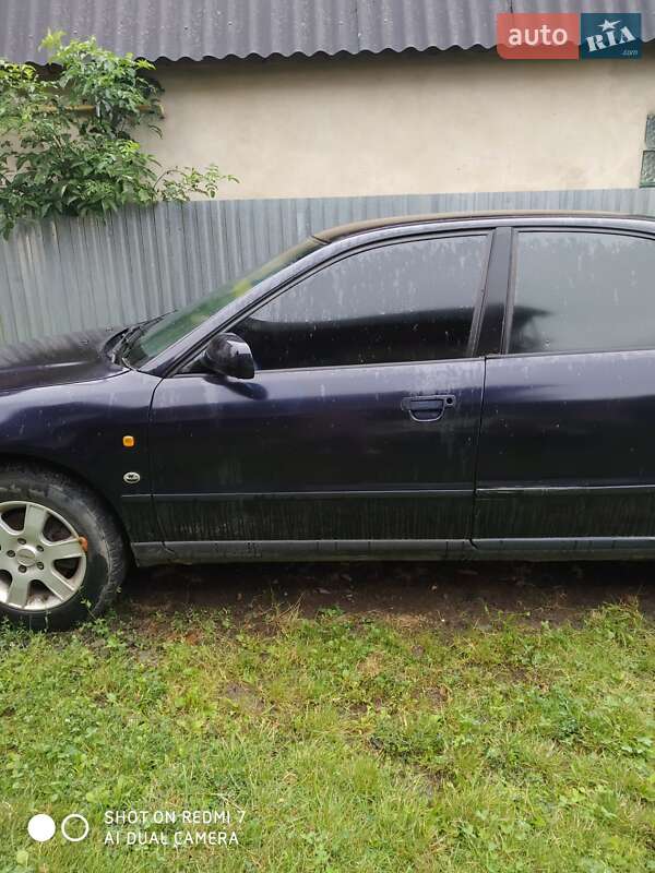 Седан Audi A4 1997 в Сваляве