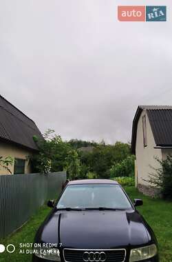 Седан Audi A4 1997 в Сваляве
