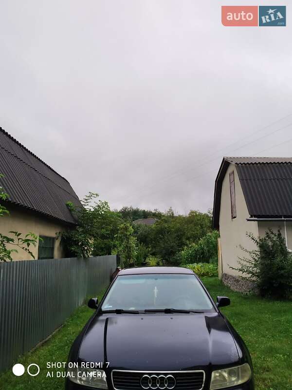 Седан Audi A4 1997 в Сваляве
