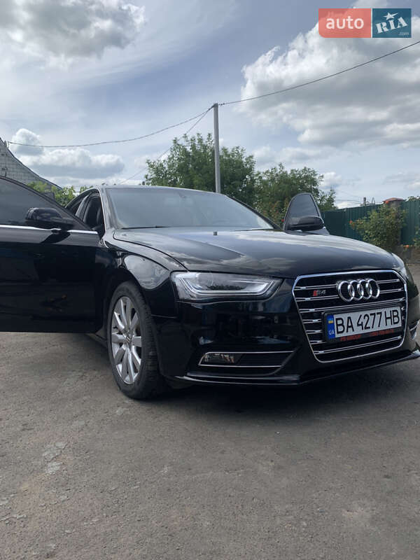 Седан Audi A4 2012 в Гайвороне