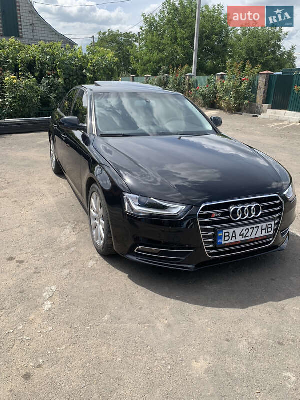 Седан Audi A4 2012 в Гайвороне