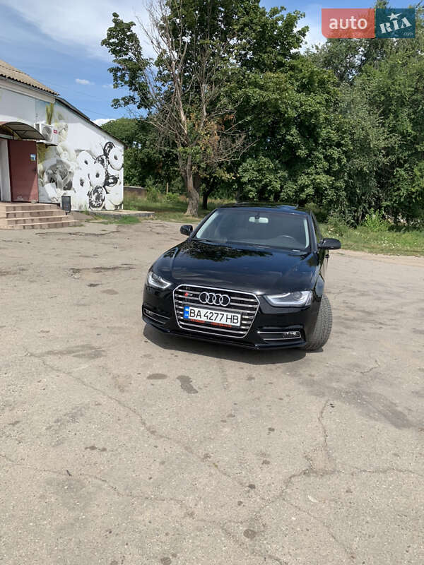 Седан Audi A4 2012 в Гайвороне