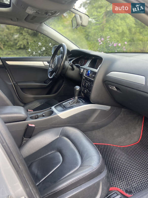 Седан Audi A4 2011 в Самборе