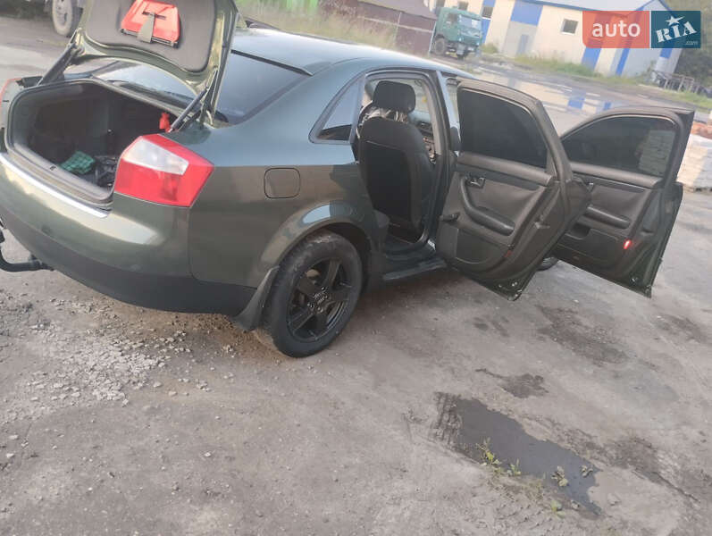 Седан Audi A4 2001 в Ратным