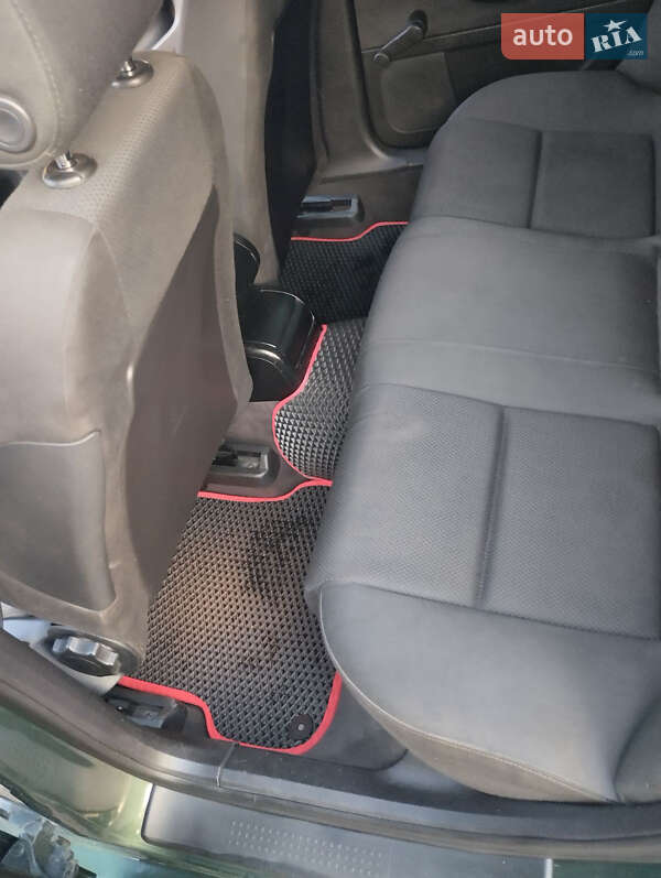 Седан Audi A4 2001 в Ратным