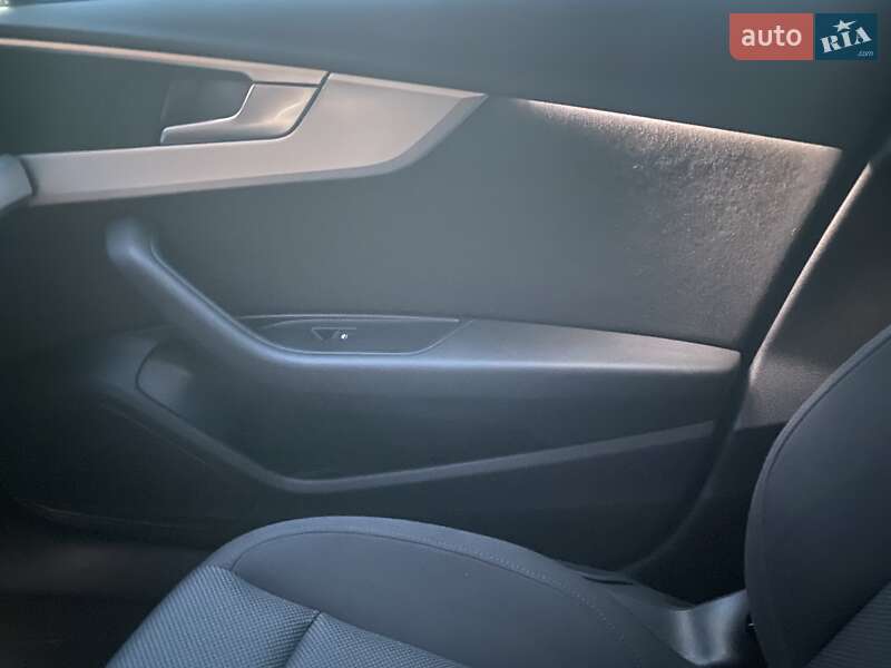 Универсал Audi A4 2018 в Киеве