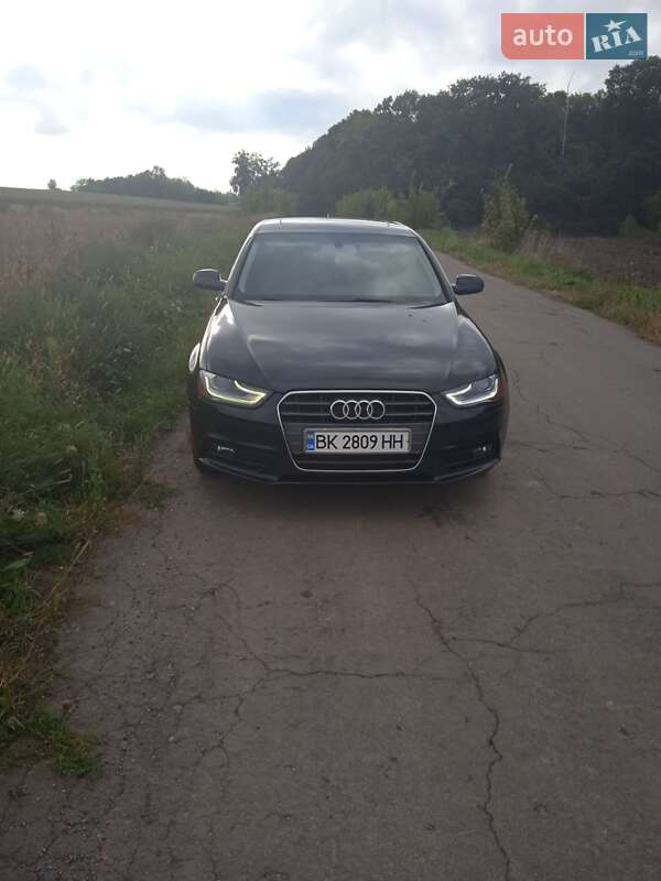 Седан Audi A4 2013 в Ровно