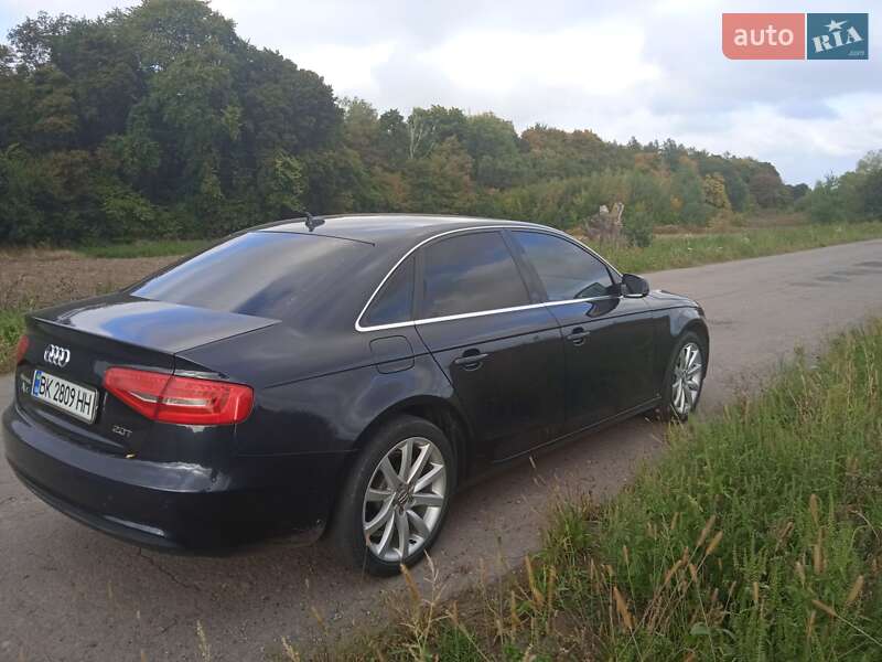 Седан Audi A4 2013 в Ровно