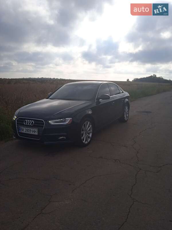 Седан Audi A4 2013 в Ровно