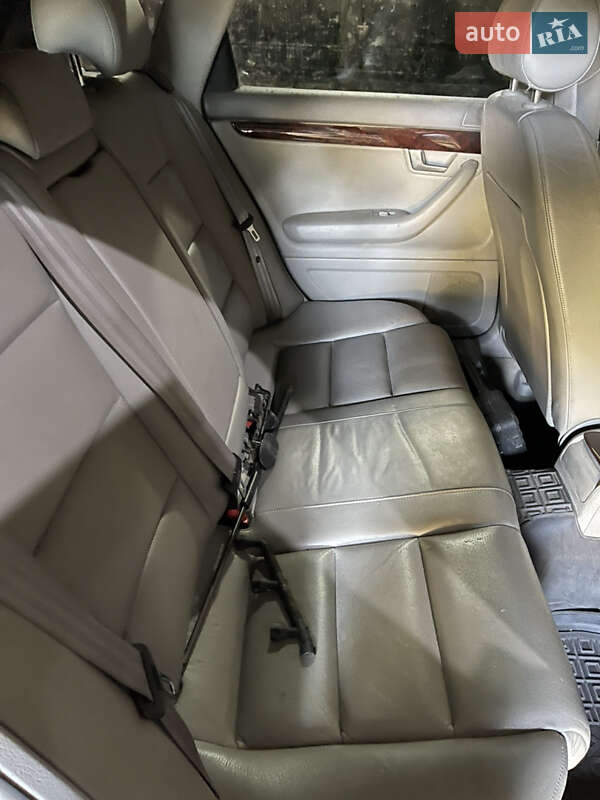 Универсал Audi A4 2001 в Раздельной