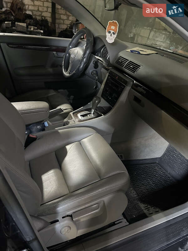 Универсал Audi A4 2001 в Раздельной