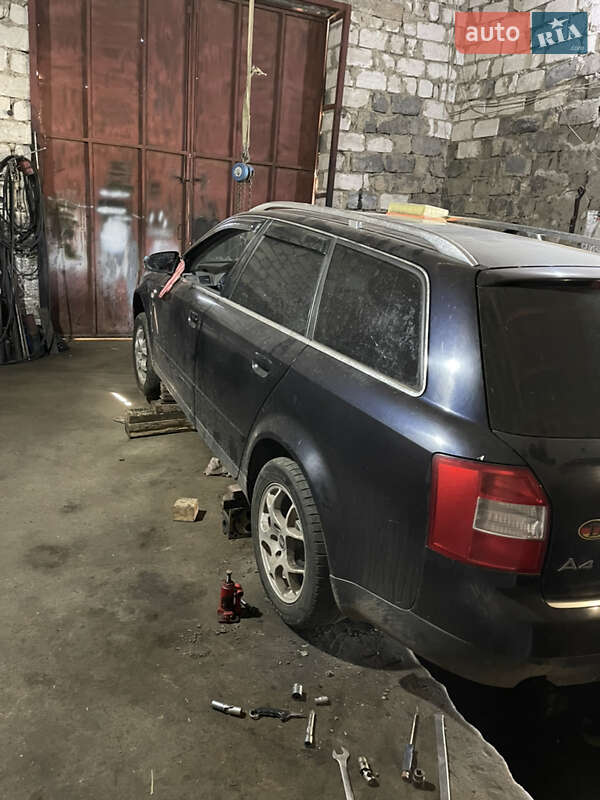 Универсал Audi A4 2001 в Раздельной