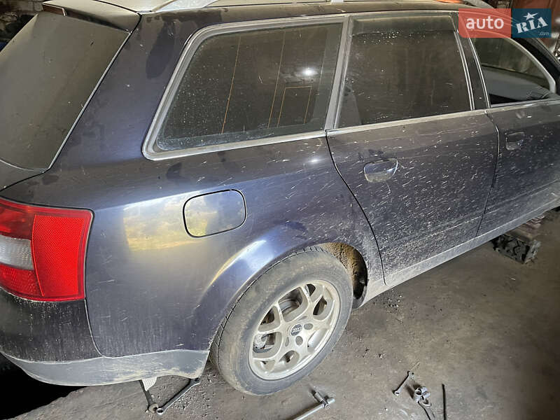 Универсал Audi A4 2001 в Раздельной