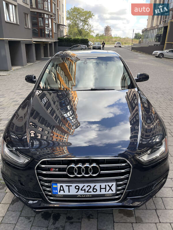 Седан Audi A4 2014 в Ивано-Франковске