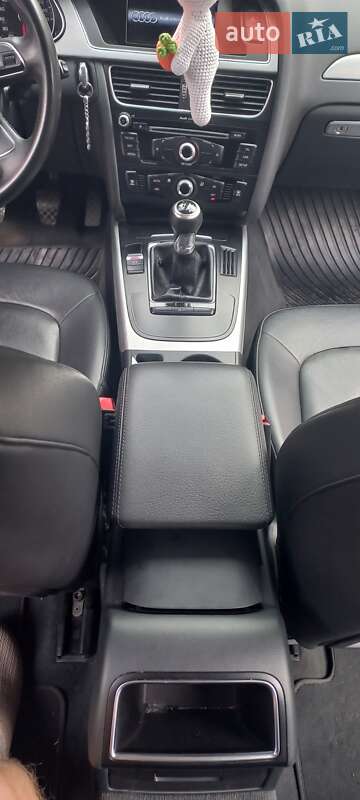 Седан Audi A4 2012 в Ровно