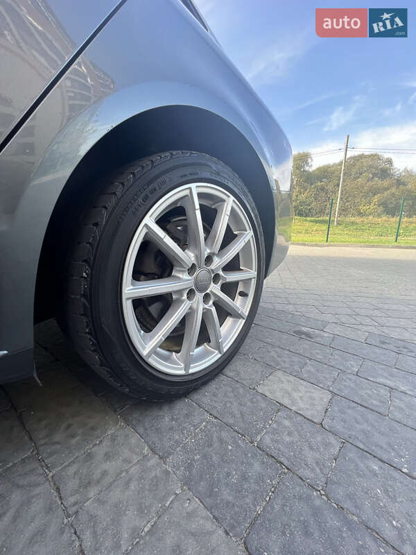 Седан Audi A4 2013 в Ивано-Франковске