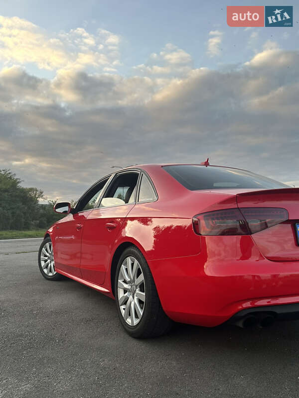 Седан Audi A4 2013 в Львове