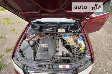 Седан Audi A4 2004 в Долине
