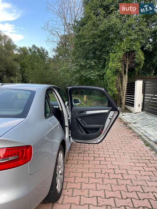 Седан Audi A4 2013 в Киеве