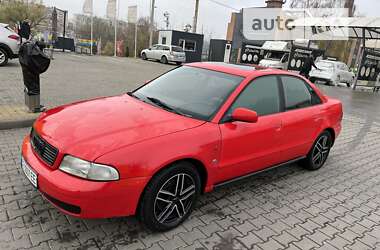 Седан Audi A4 1996 в Чернівцях