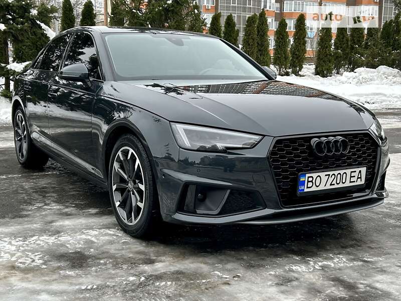 Седан Audi A4 2018 в 