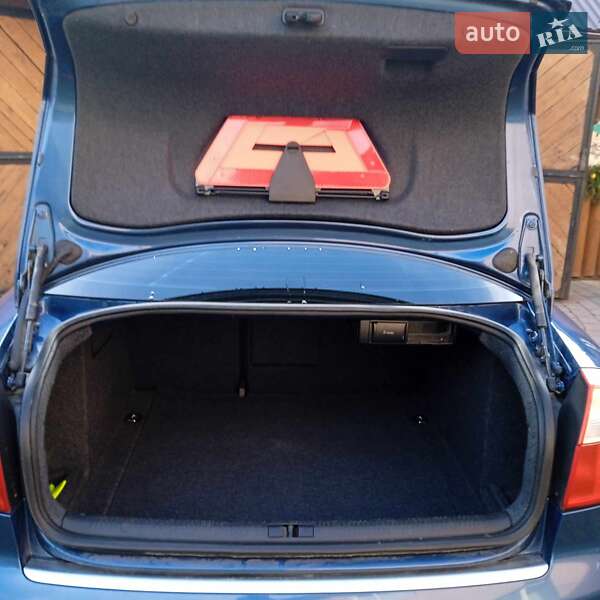 Седан Audi A4 2001 в Рахові