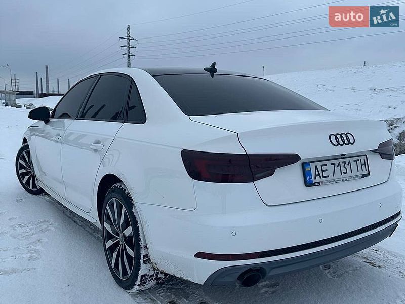 Седан Audi A4 2017 в Дніпрі