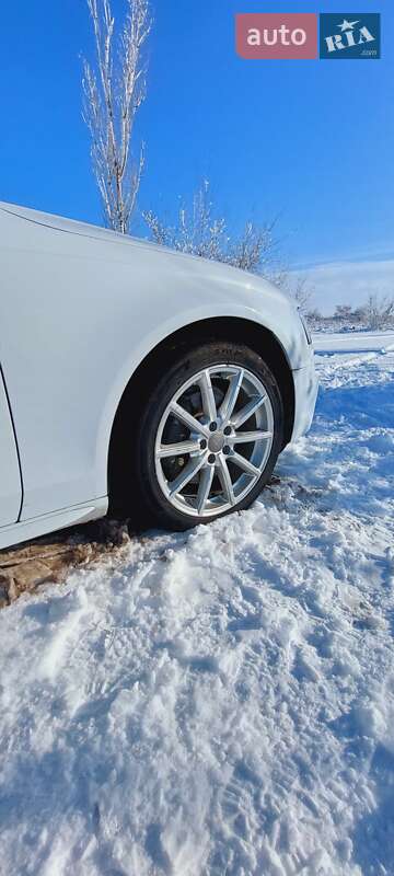 Седан Audi A4 2013 в Южноукраинске