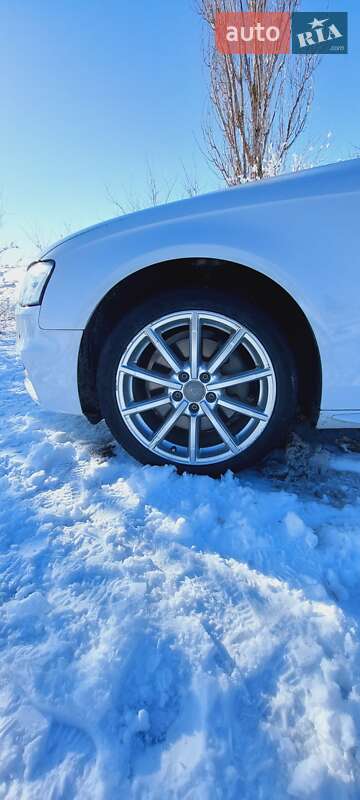 Седан Audi A4 2013 в Южноукраинске