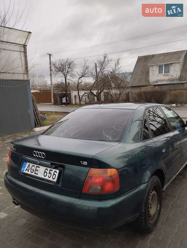 Седан Audi A4 1998 в Днепре