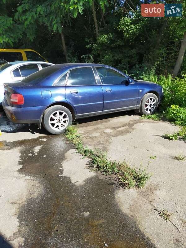 Седан Audi A4 1999 в Жашкове