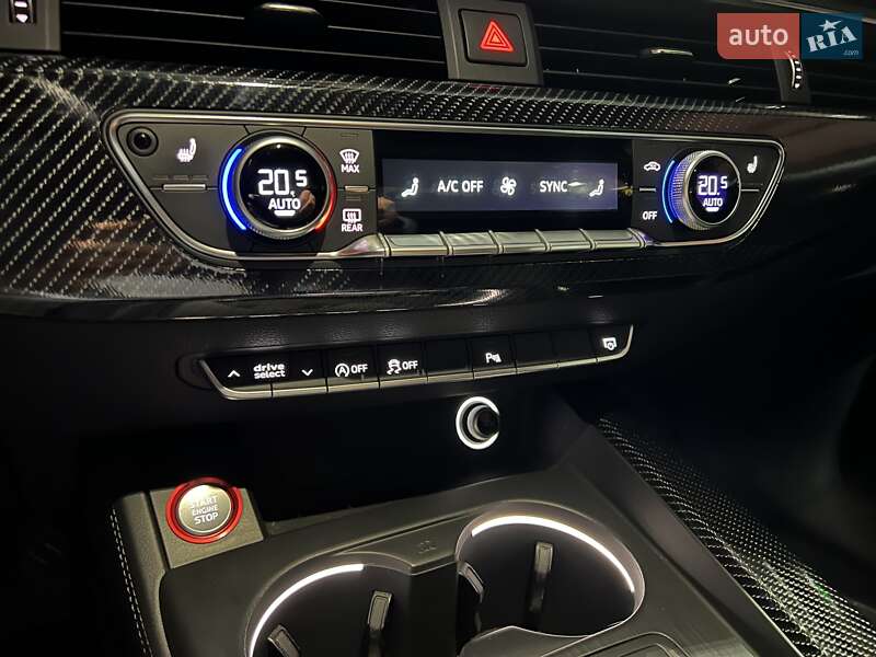 Седан Audi A4 2016 в Киеве