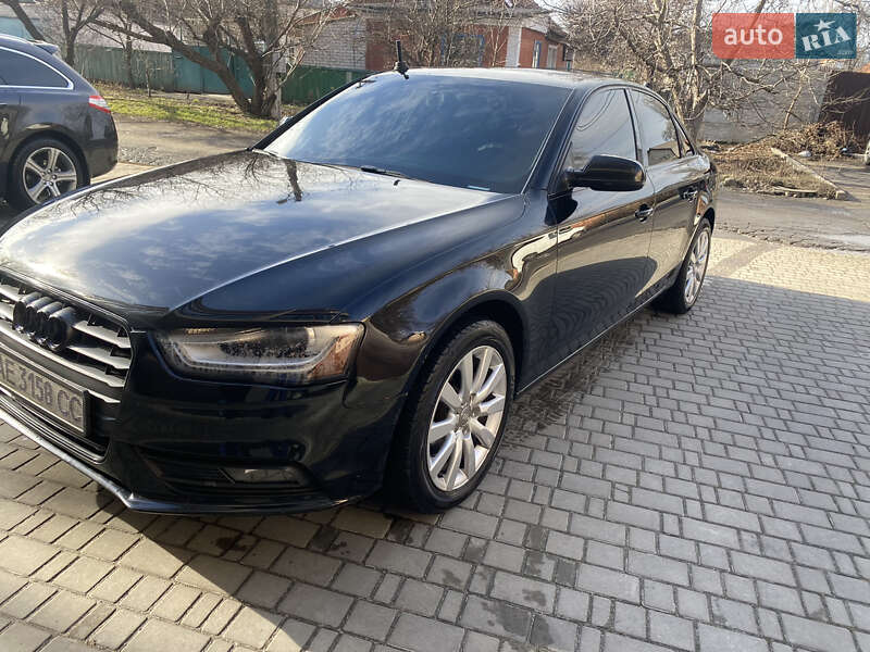 Седан Audi A4 2012 в Днепре