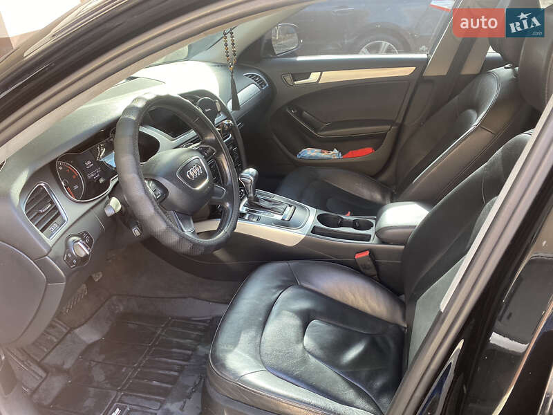 Седан Audi A4 2012 в Днепре