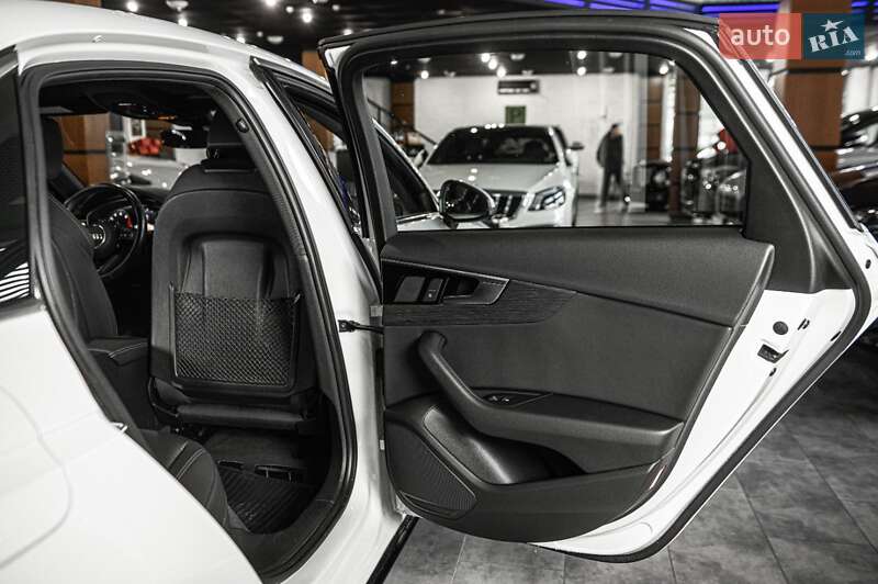 Седан Audi A4 2019 в Одессе