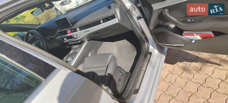 Седан Audi A4 2016 в Львове