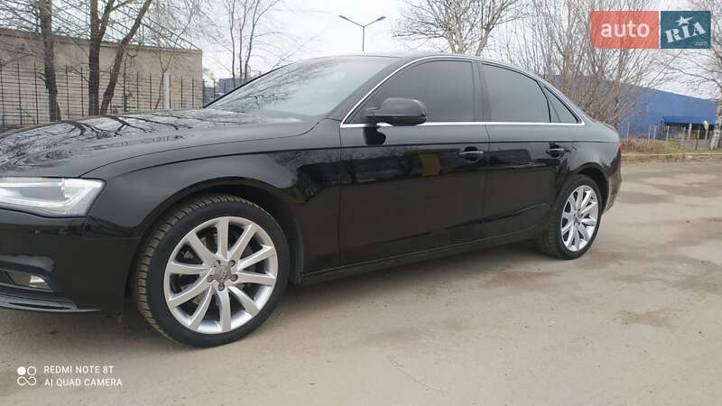 Седан Audi A4 2012 в Днепре