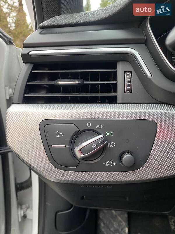 Седан Audi A4 2018 в Тернополе