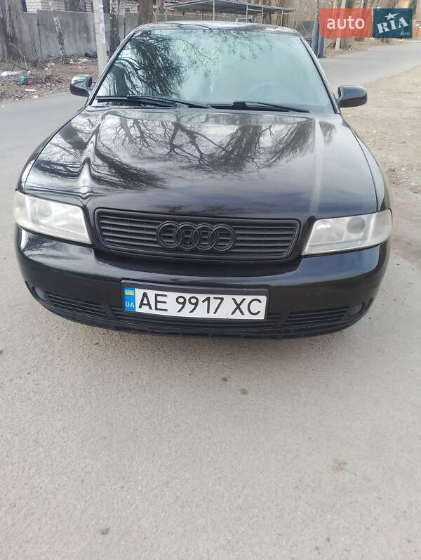 Седан Audi A4 2000 в Днепре