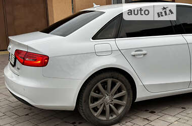 Седан Audi A4 2013 в Львові