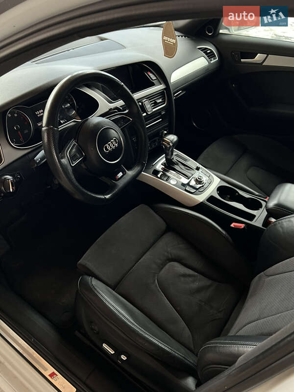 Седан Audi A4 2013 в Ужгороде