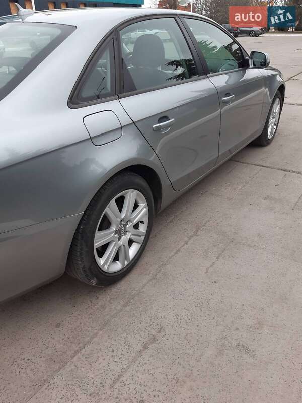 Седан Audi A4 2010 в Измаиле