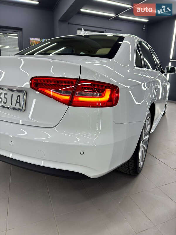 Седан Audi A4 2014 в Ивано-Франковске