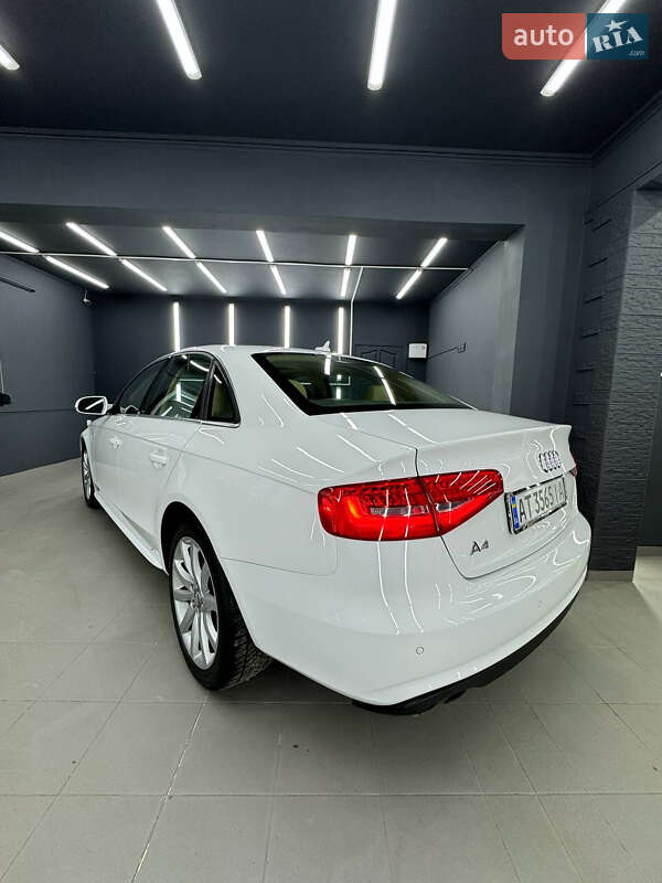 Седан Audi A4 2014 в Ивано-Франковске
