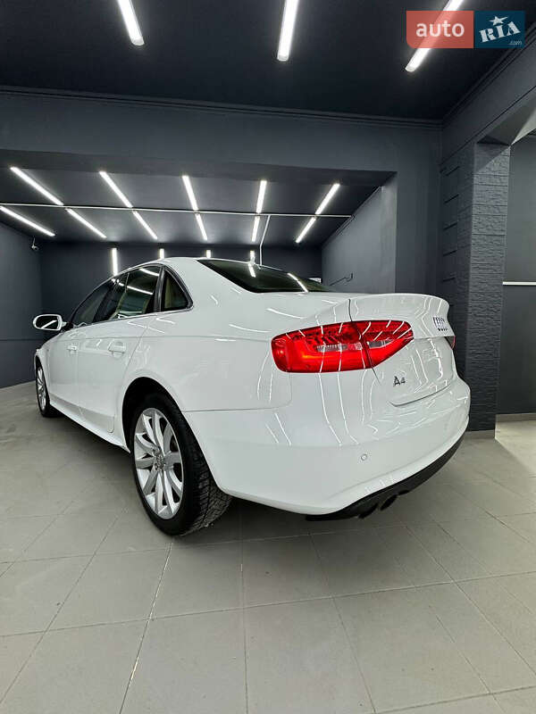Седан Audi A4 2014 в Ивано-Франковске