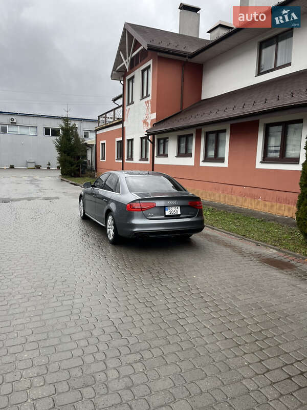 Седан Audi A4 2015 в Львове