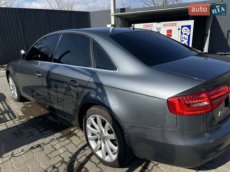 Седан Audi A4 2013 в Николаеве
