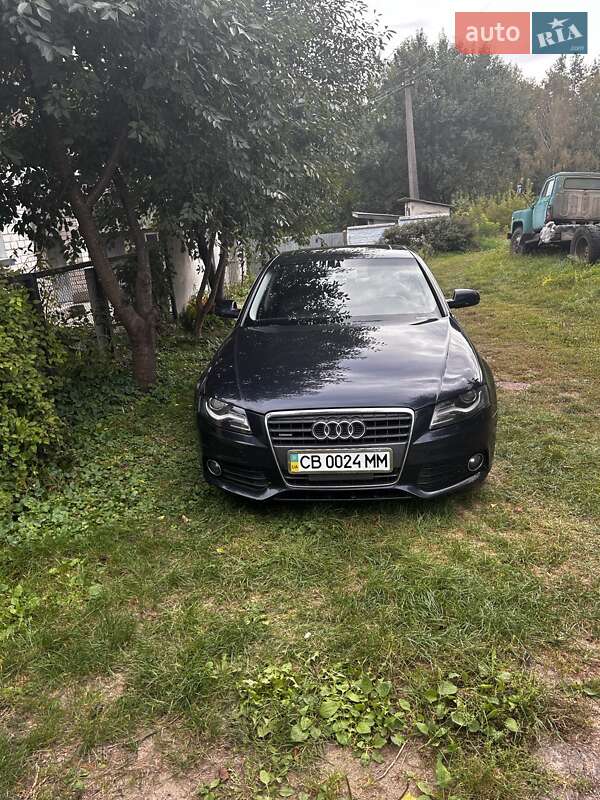 Седан Audi A4 2012 в Новгород-Сіверському